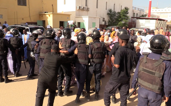 La toile s’enflamme après des violences policières contre des enseignants